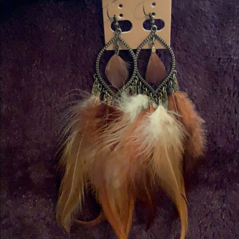 🎉HP🎉🌺SALE🛍unique bronze leaf feather earrings - Picture 3 of 8